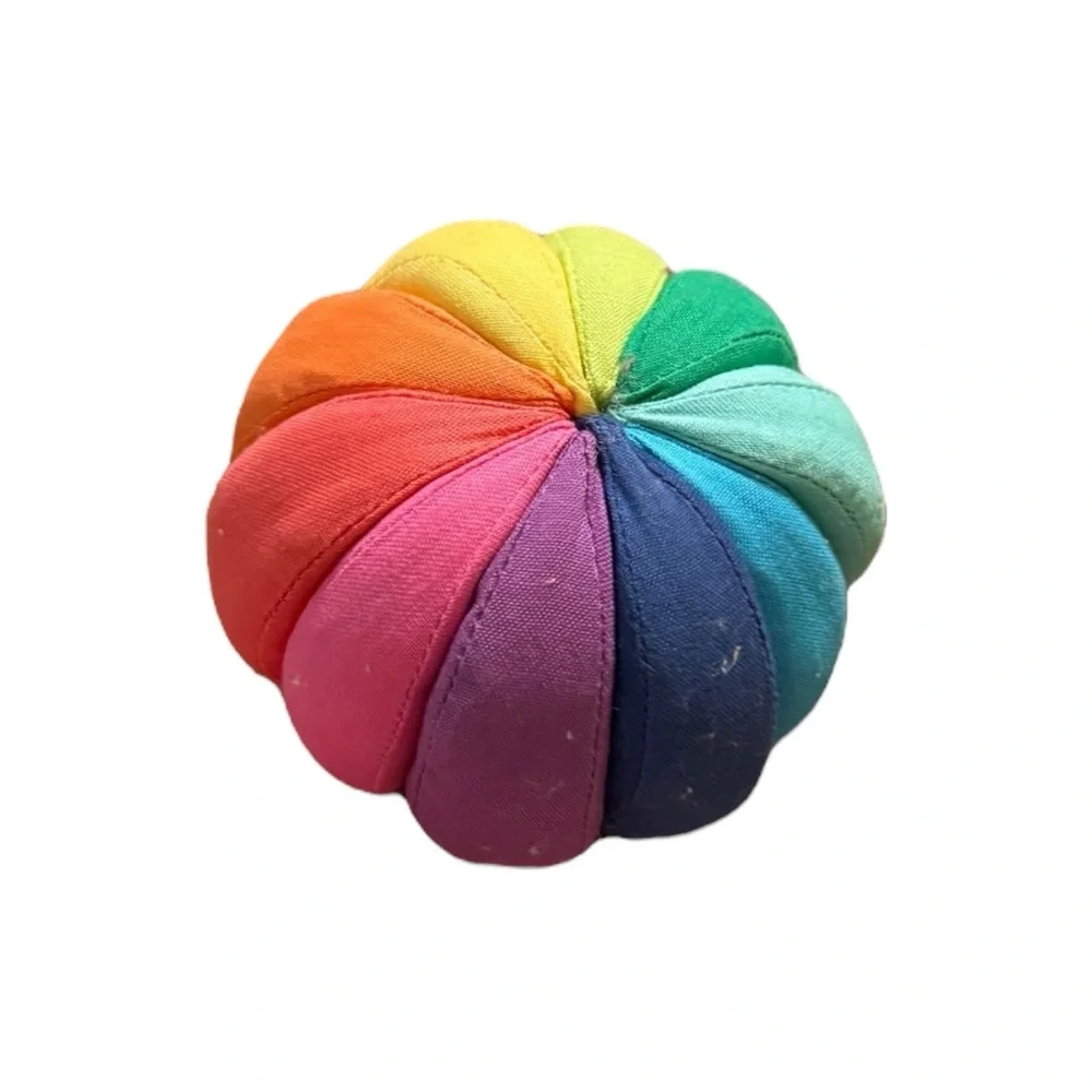 B42 Lovevery Organic Cotton Rainbow Ball - Picture 2 of 5